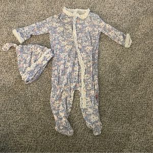 magneticme Girls Footie & Hat 0-3 Months